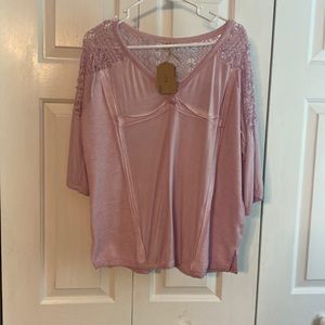 Pol summer top with lace sleeves, Size L, NWT, rose/lavender color